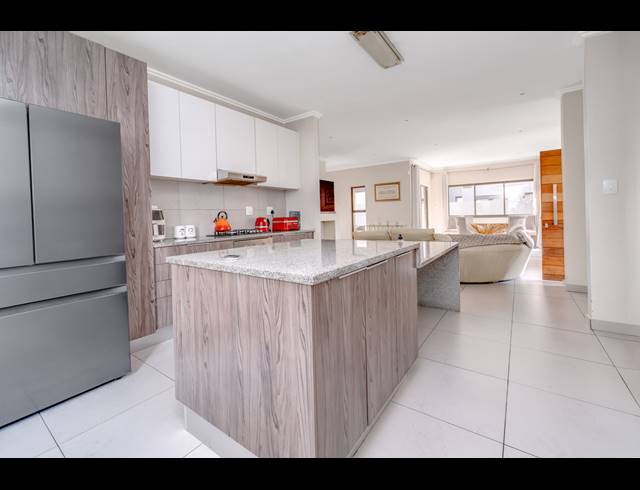 4 BEDROOM HOUSE FOR SALE IN BRYANSTON